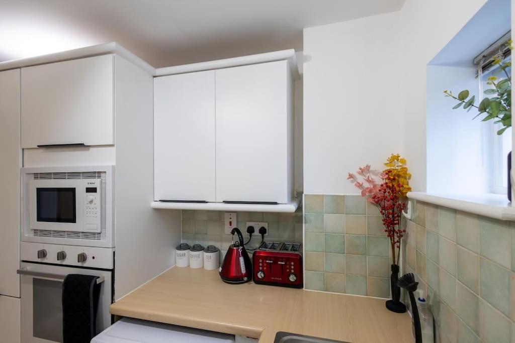 Morden London Apartment, By The Sea With Free Parking Екстериор снимка