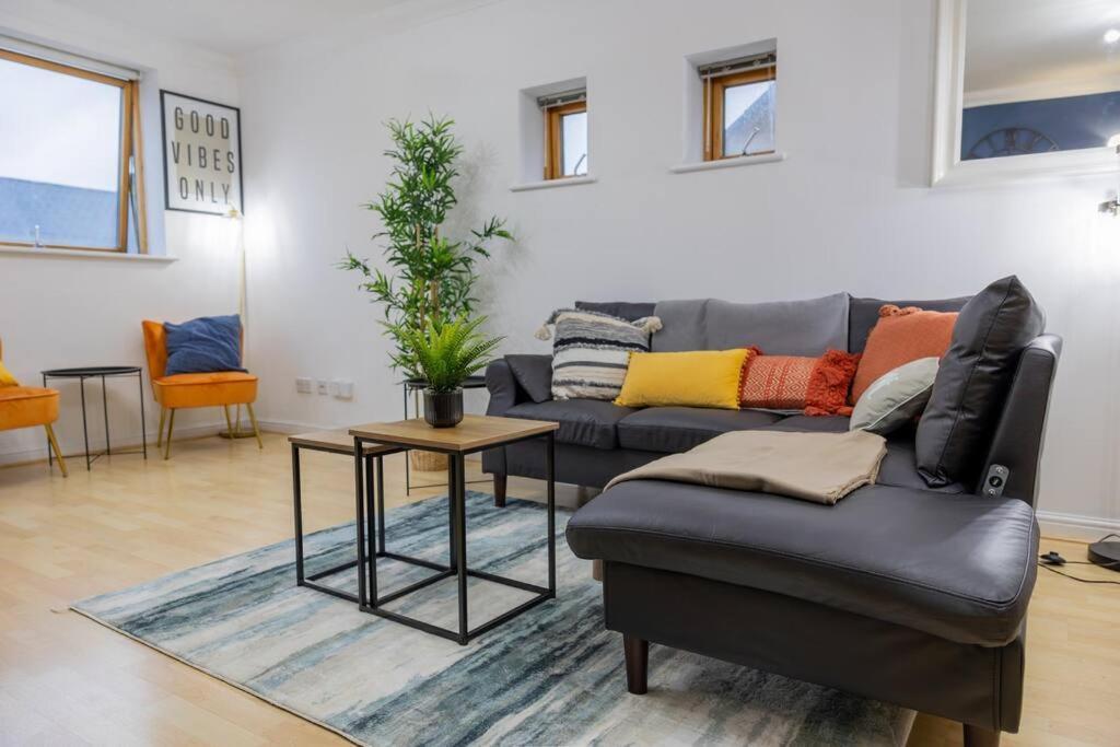Morden London Apartment, By The Sea With Free Parking Екстериор снимка
