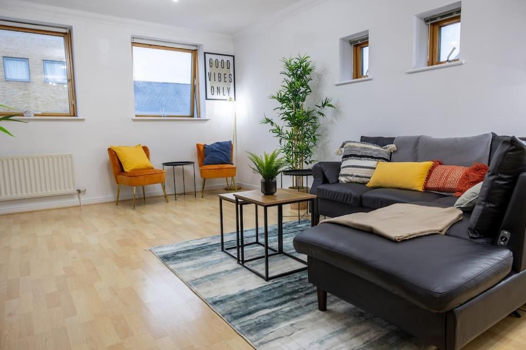 Morden London Apartment, By The Sea With Free Parking Екстериор снимка