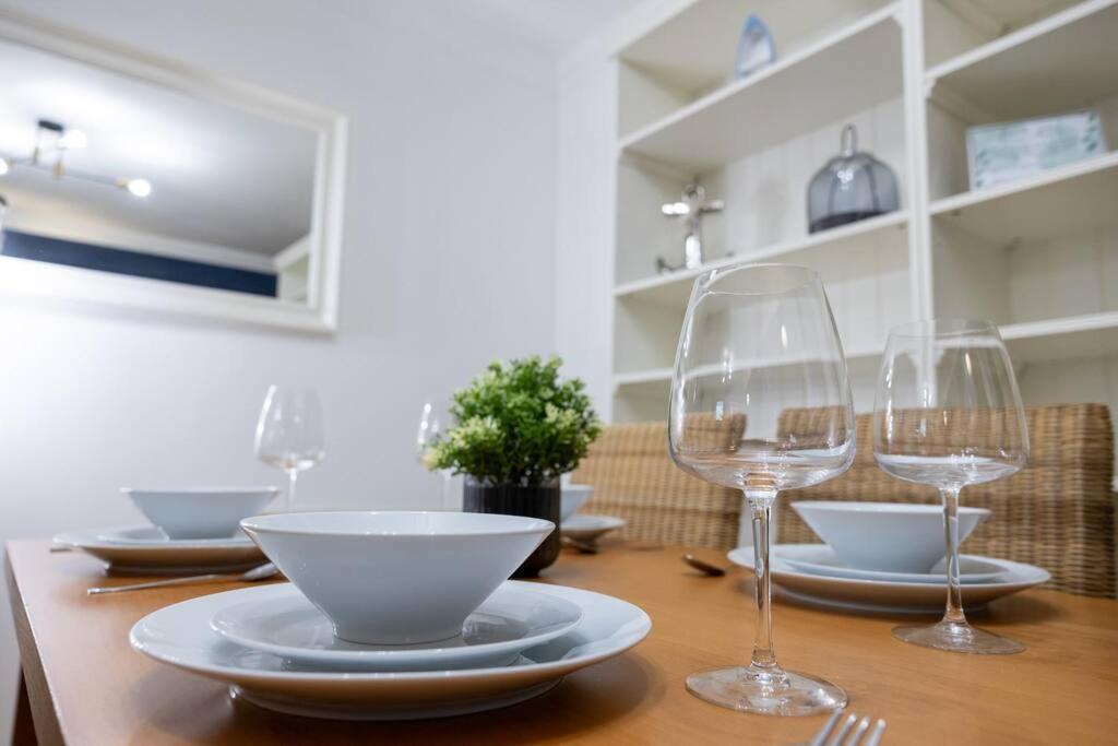 Morden London Apartment, By The Sea With Free Parking Екстериор снимка