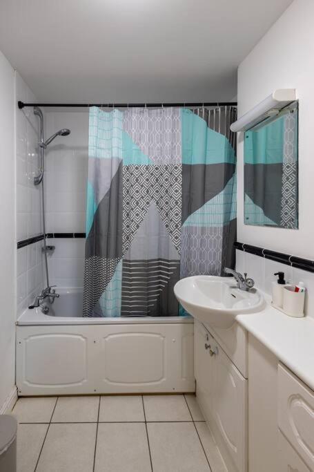 Morden London Apartment, By The Sea With Free Parking Екстериор снимка