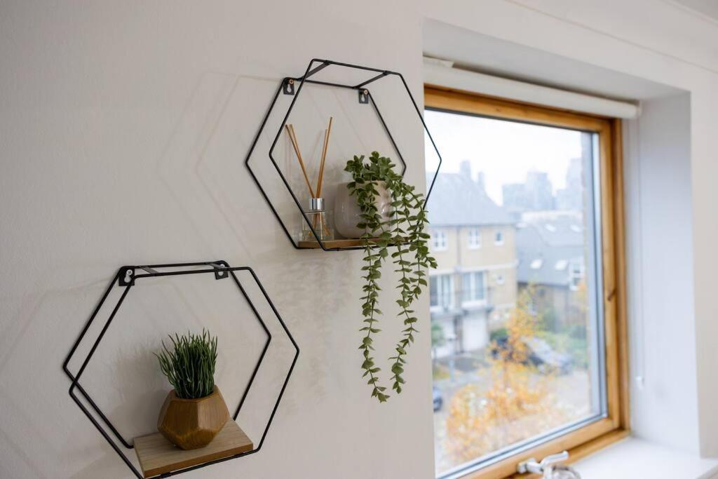 Morden London Apartment, By The Sea With Free Parking Екстериор снимка