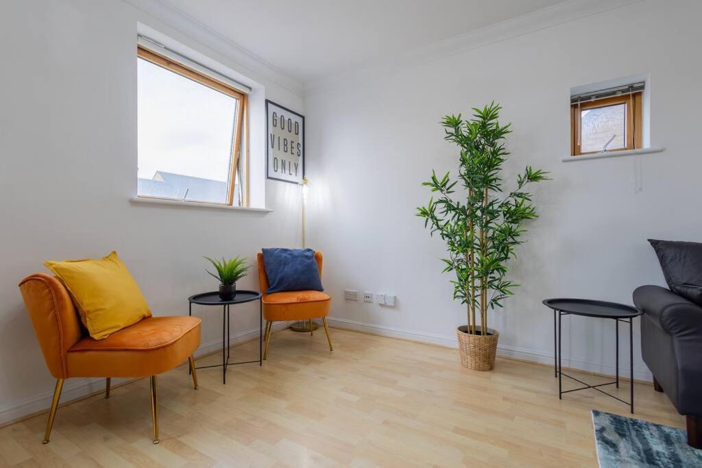 Morden London Apartment, By The Sea With Free Parking Екстериор снимка